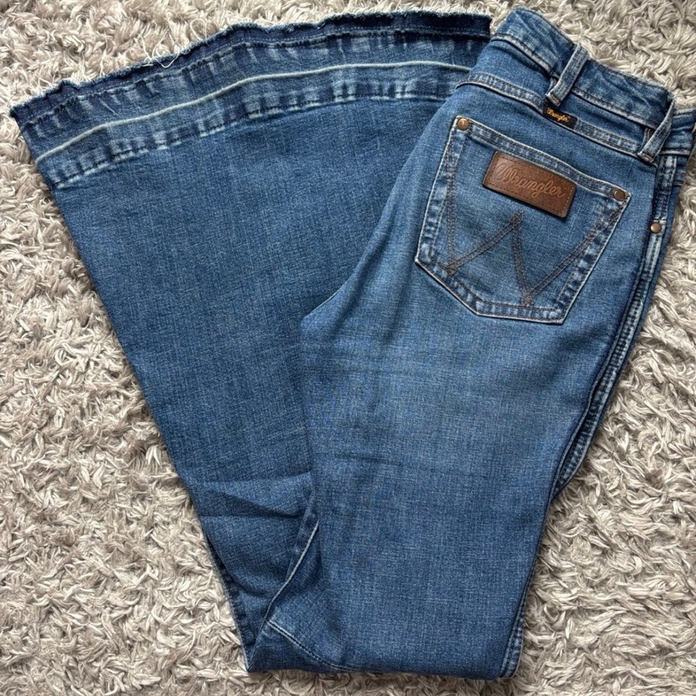 Wrangler Retro Trumpet Flare High Rise